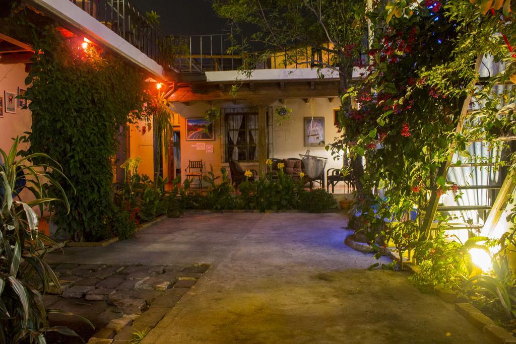 Dionisio Inn Antigua Exteriör bild